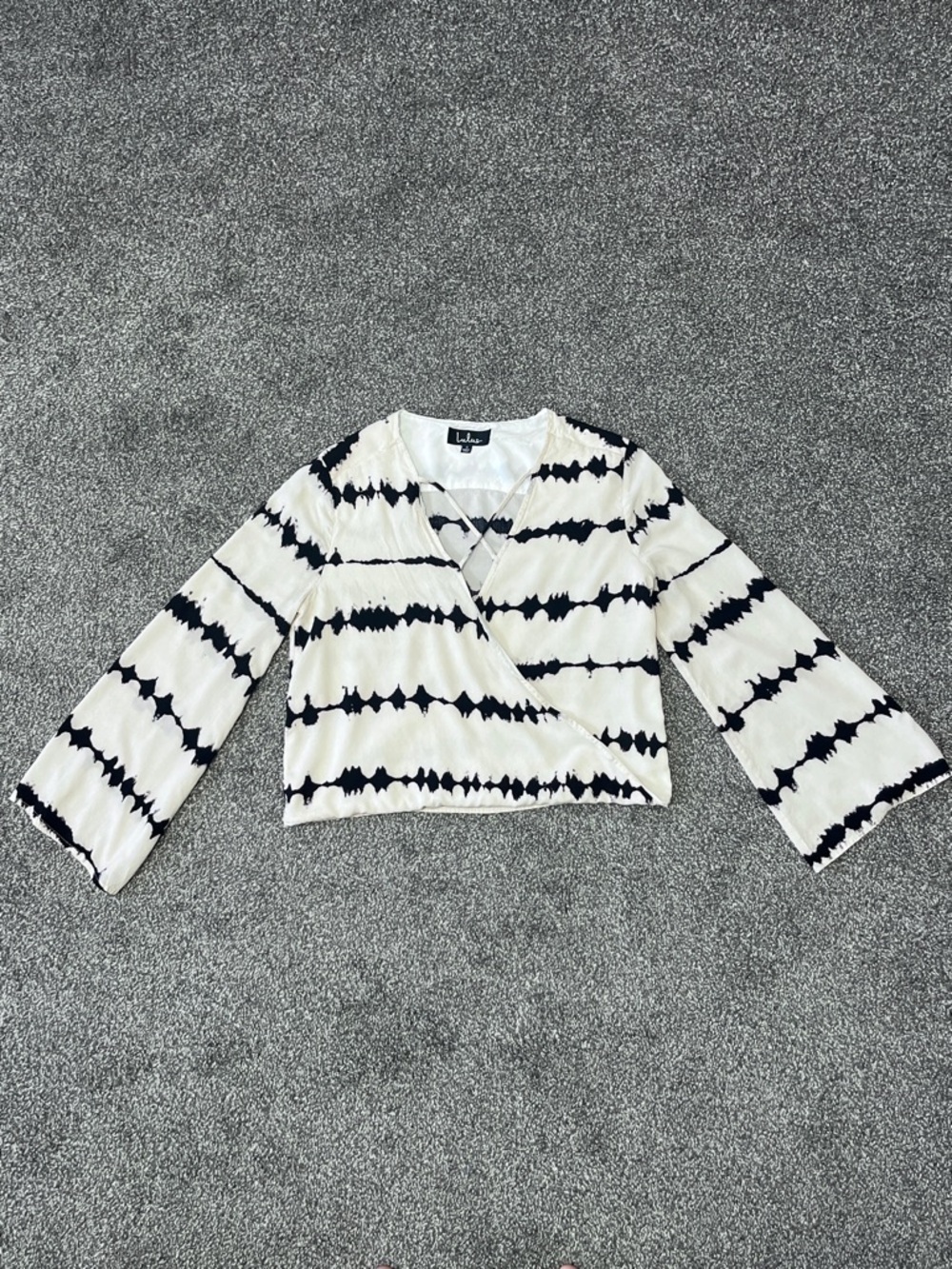 Lulu's Black & White Striped Wrap V-Neck Blouse Size S - Picture 3 of 7